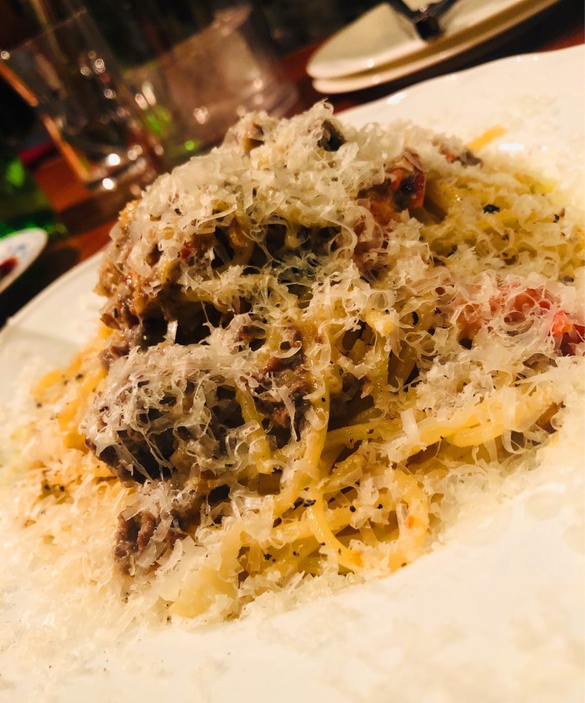スパゲッティ クチヅケの白いボロネーゼ