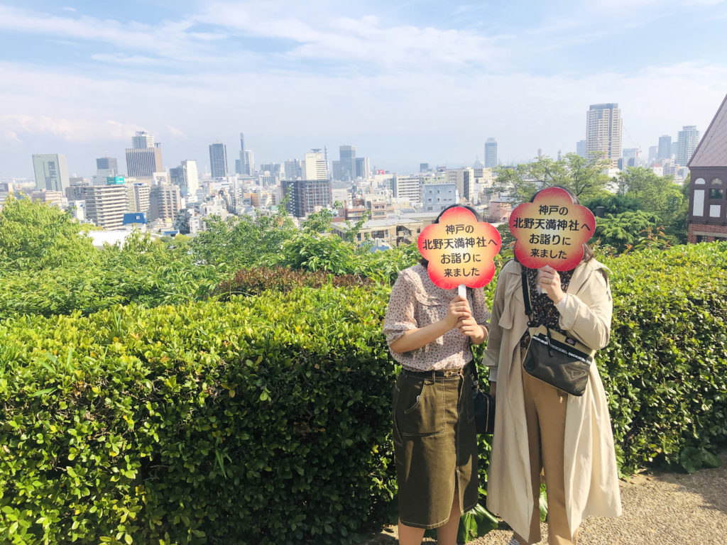 “映え”看板を持って一枚!